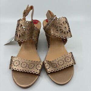 *NEW*  XOXO Wedge Sandals Size 6